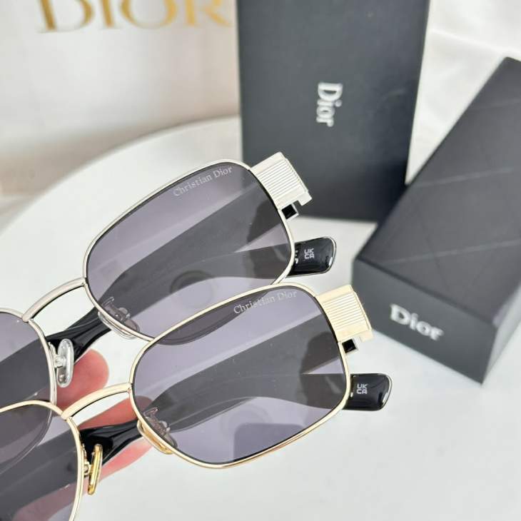 Picture of Dior Sunglasses _SKUfw76719945fw